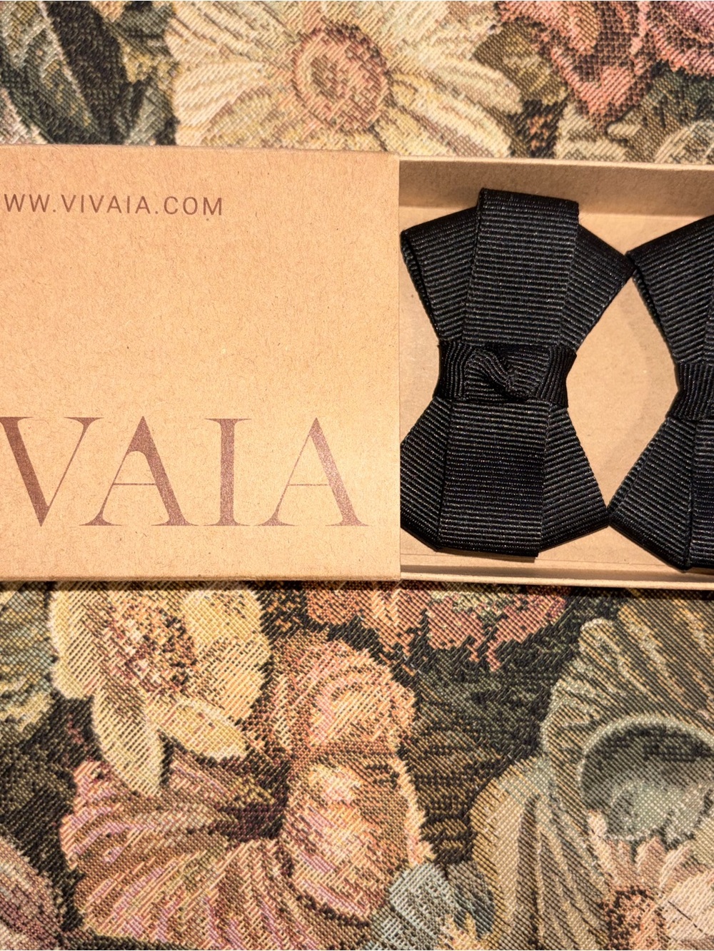 Vivaia Clip Shoe Bows - NWT!